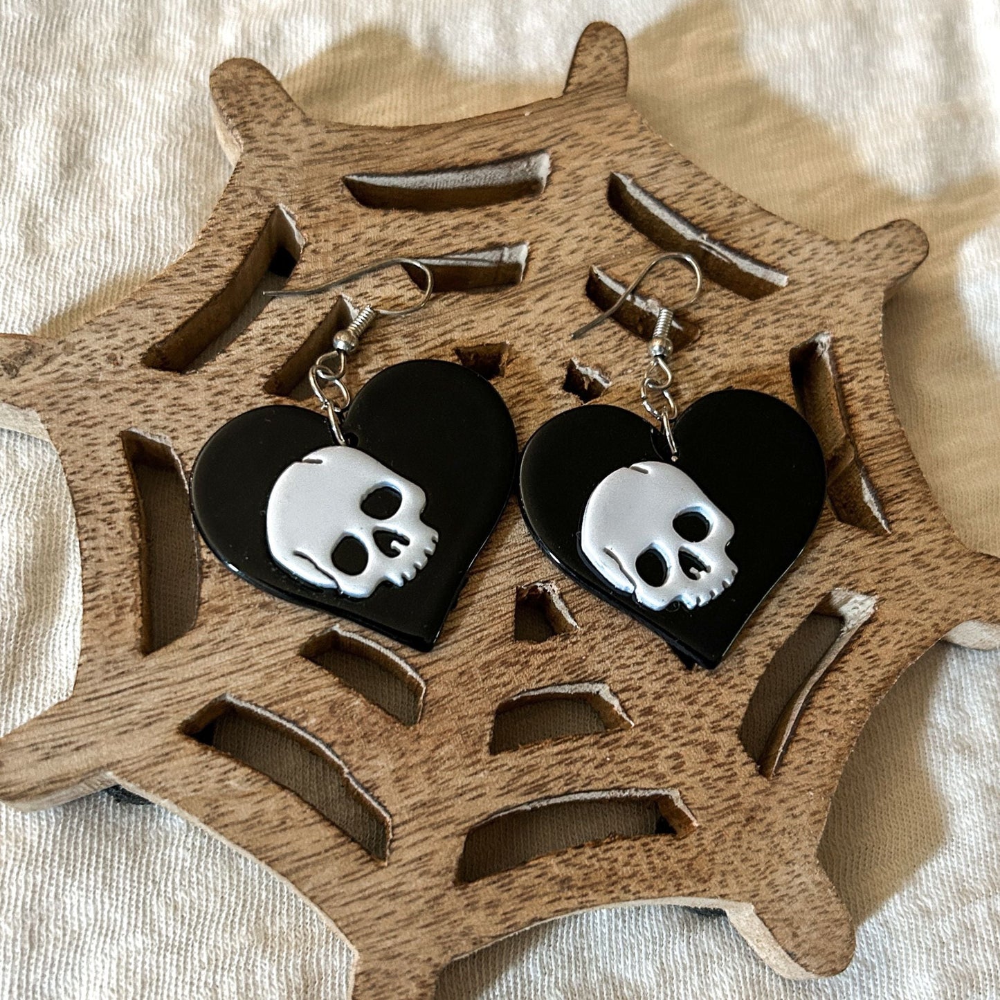 Skull Heart Earrings Cesarah's Spooky Shop