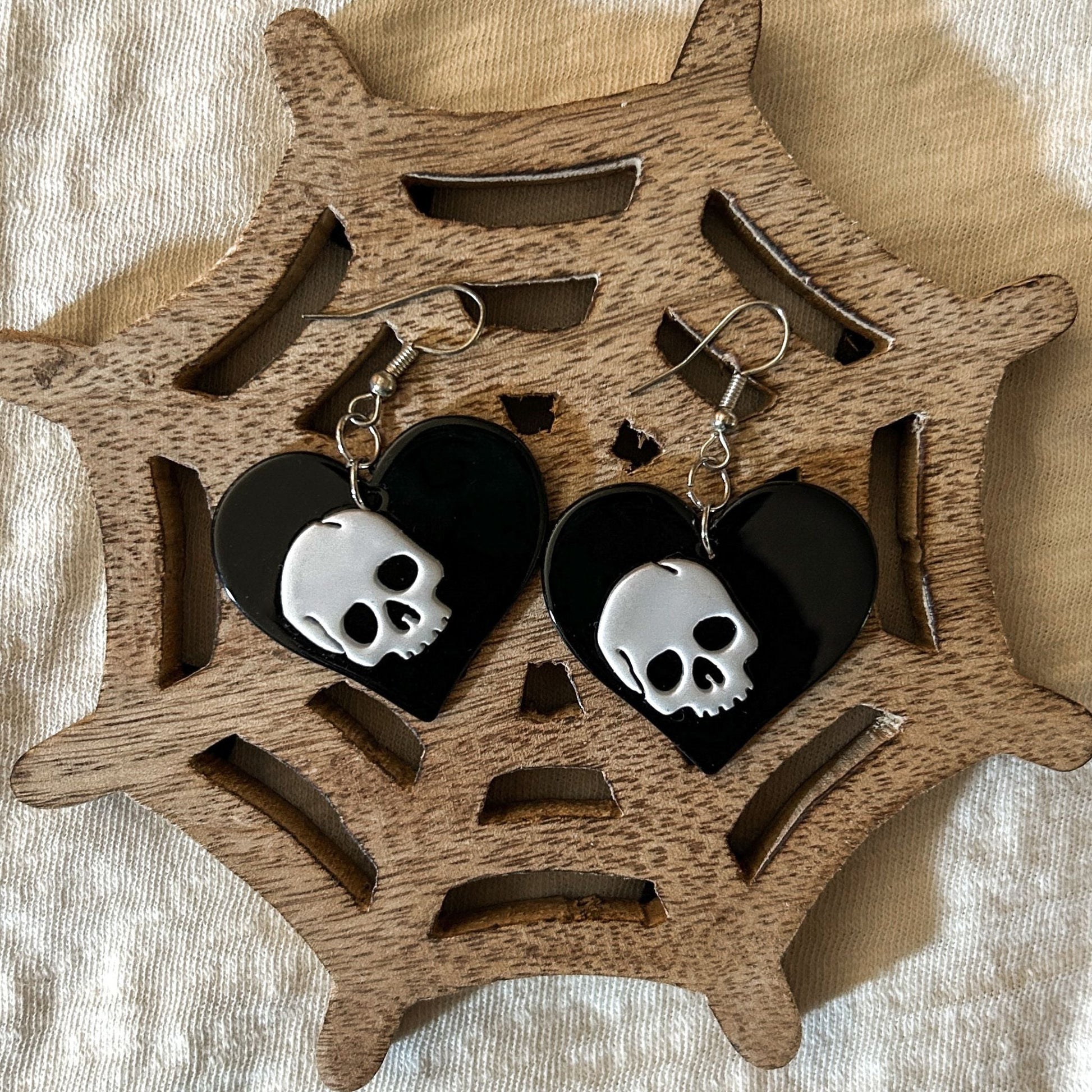 Skull Heart Earrings Cesarah's Spooky Shop