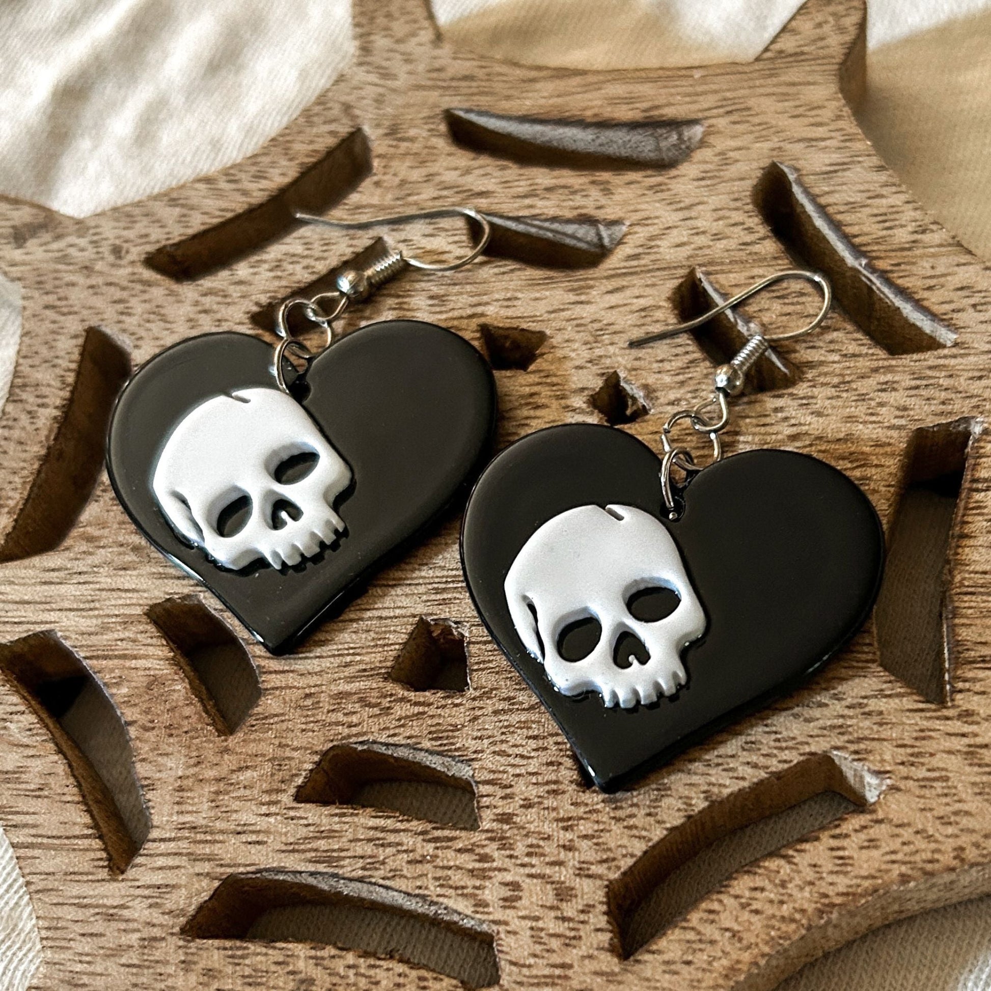 Skull Heart Earrings Cesarah's Spooky Shop